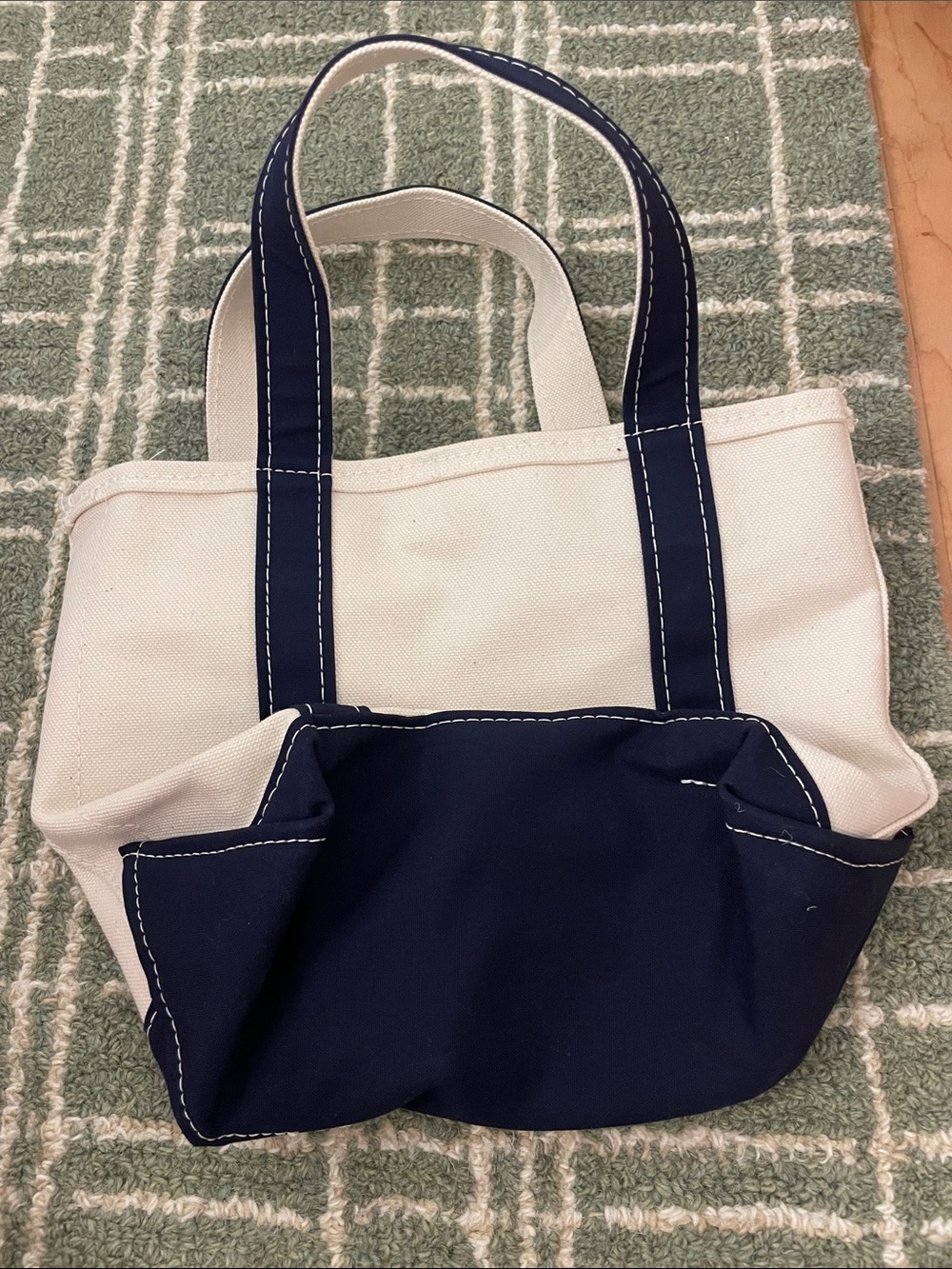Small LLBean tote - Picture 2 of 3
